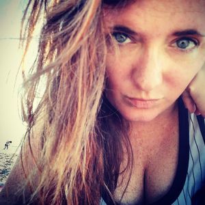 Meet your Posher, Caitlin